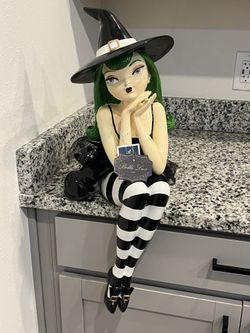 Bella Lux Witch