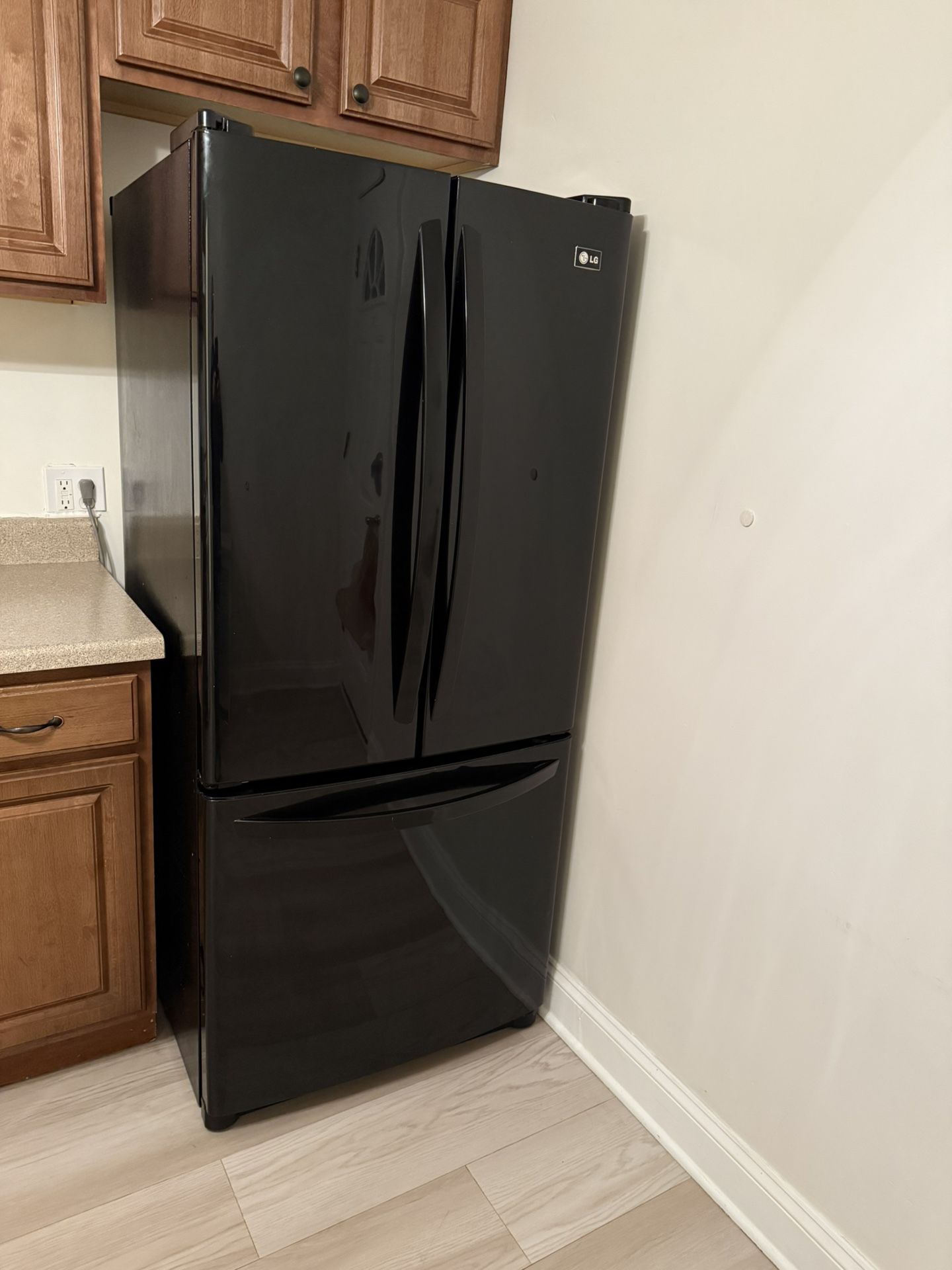 LG FRENCH DOOR REFRIGERATOR. IT MEASURES APPROXIMATELY 30 WIDE BY 33 DEEP AND 69 INCHES TALL. $250.00 OR BEST OFFER. 
