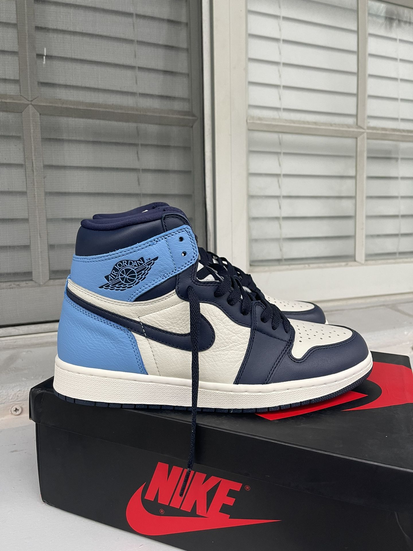 Nike Air Jordan 1 Retro High Obsidian Mens 9.5 US NEW IN BOX 