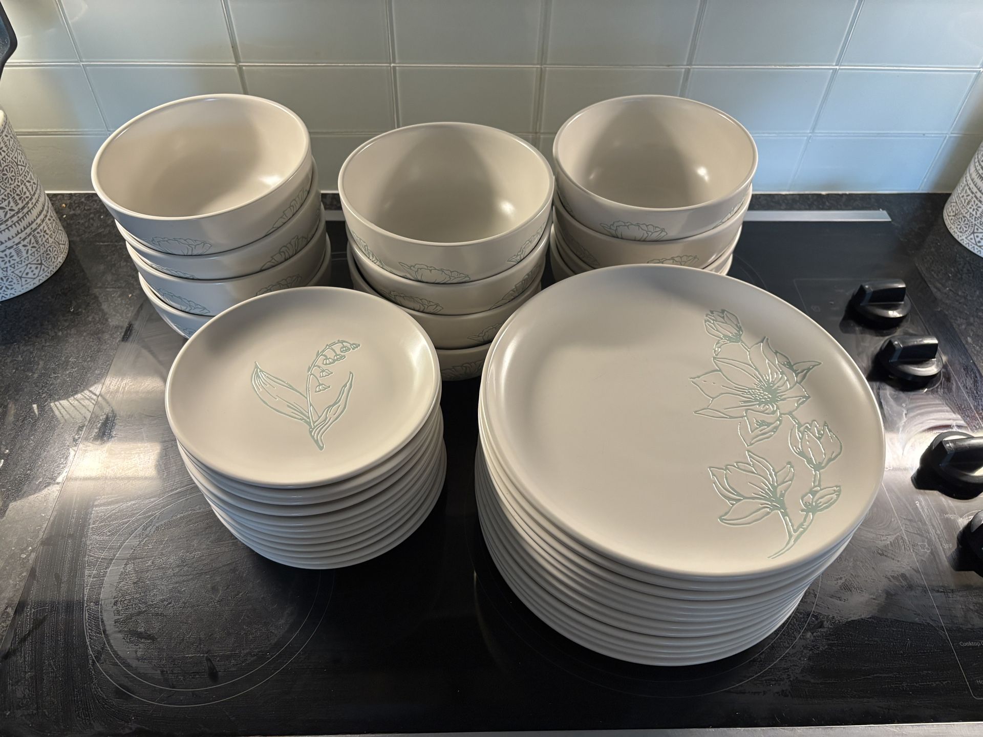 Dinnerware (Set Of 12)