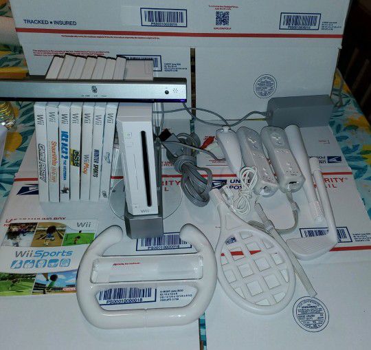 Mega Nintendo Wii Lot 9 System, 14 Controller, 60 Games,25 Skylanders 