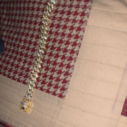 It’s Gold With Diamonds