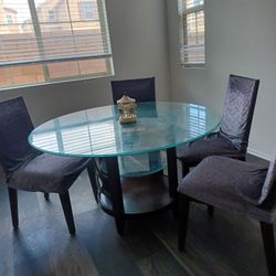 glass Dinning Table And 4 Chairs 