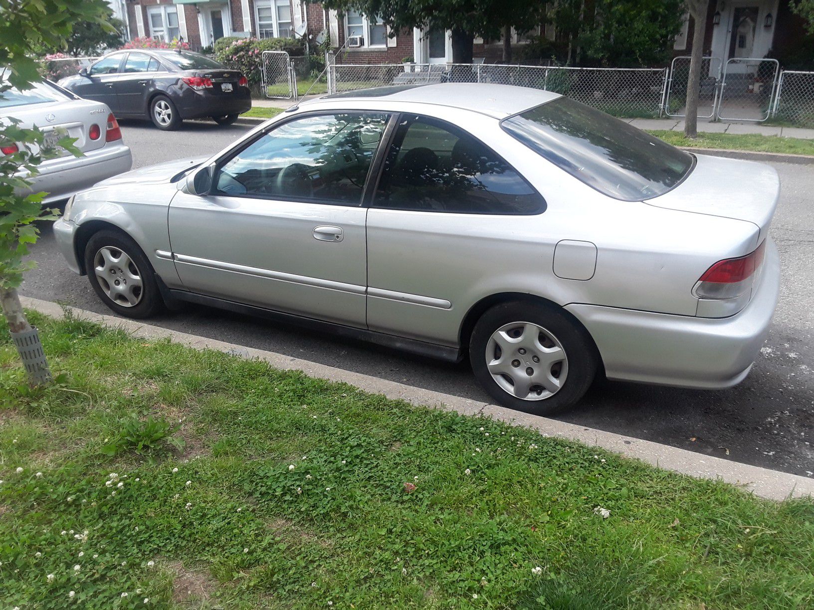 Honda civic ex 2000 good condition run good very clean with only 200k ac heat work fine