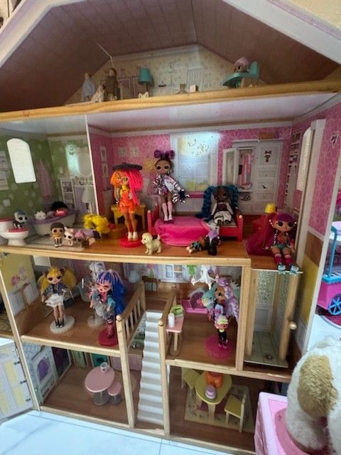Doll House With All The Accesories Included