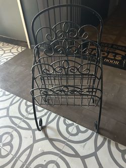 Heavy metal magazine rack