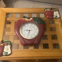 Wall Apple Clock With 2 Accents Deco