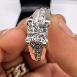 Ladies 1.00ctw Diamonds Ring 14k Gold 