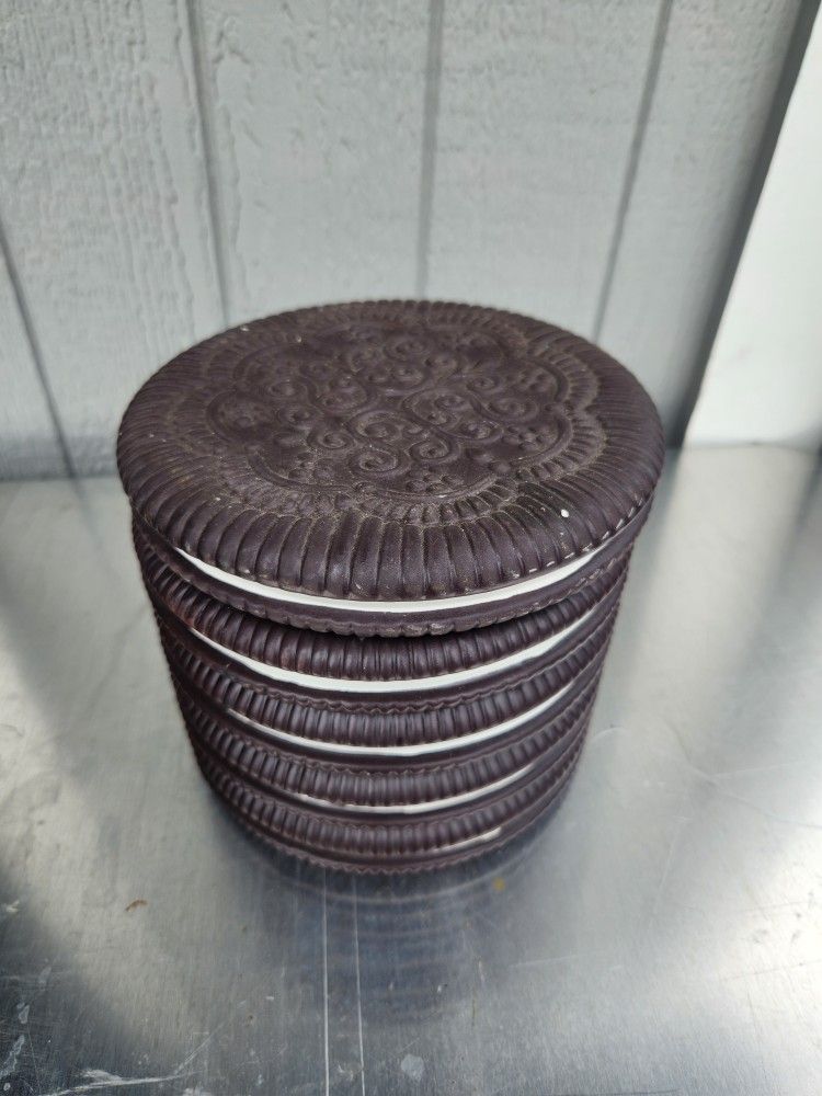 Oreo Cookie Jar (Has A Chip)