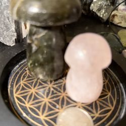 Labradorite and rose quartz mushrooms bundle