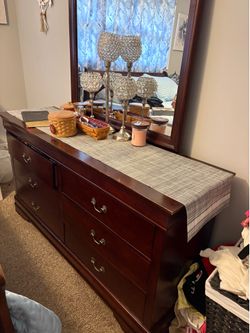 Queen size bedroom suit