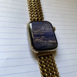 Gold Apple Watch - Series 7 (41 mm) 