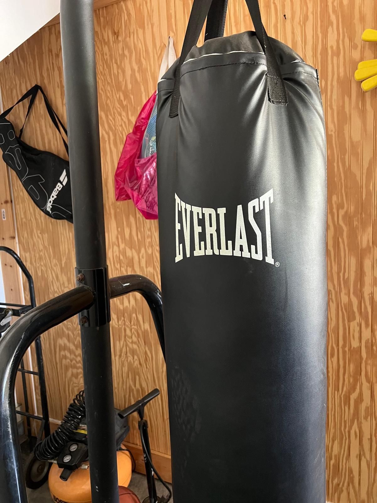 Everlast Heavy Bag + Stand – Excellent Condition