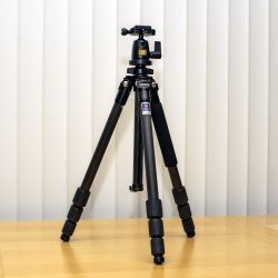 BENRO C-158M8 Carbon Fiber Tripod + Ball Head