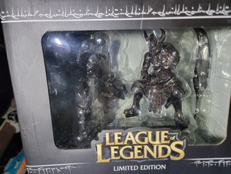 League Of Legends Statue Of Ryze And Tryndamere