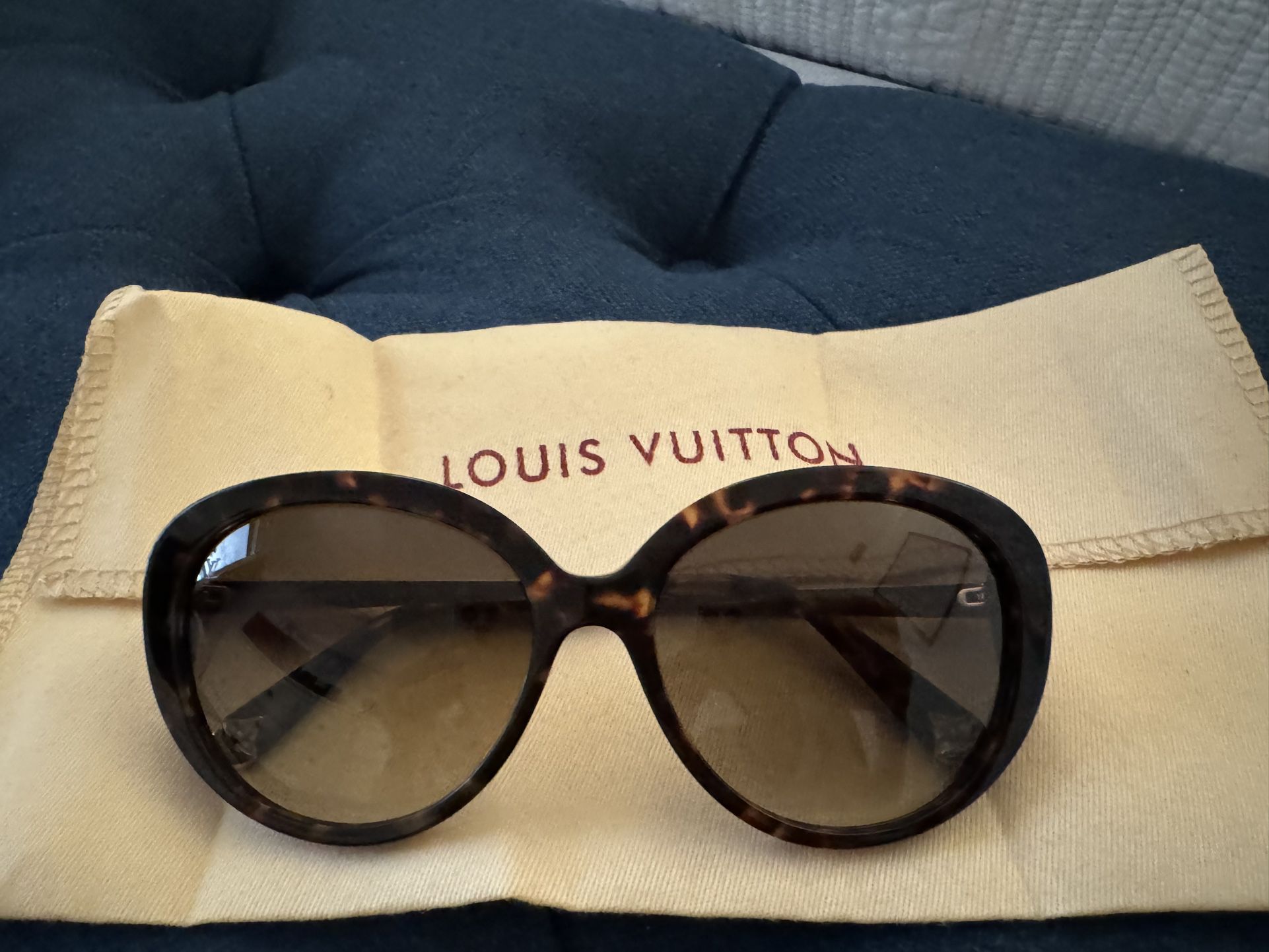 Luis Vuitton sunglasses 