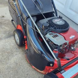 MClane COMMERCIAL Lawn Mower 21 Gas