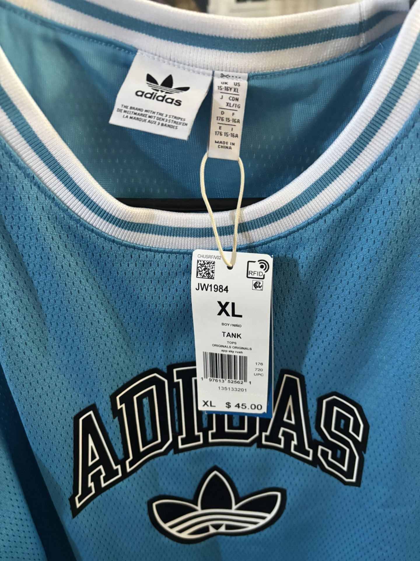 Adidas XL Boys Jersey 