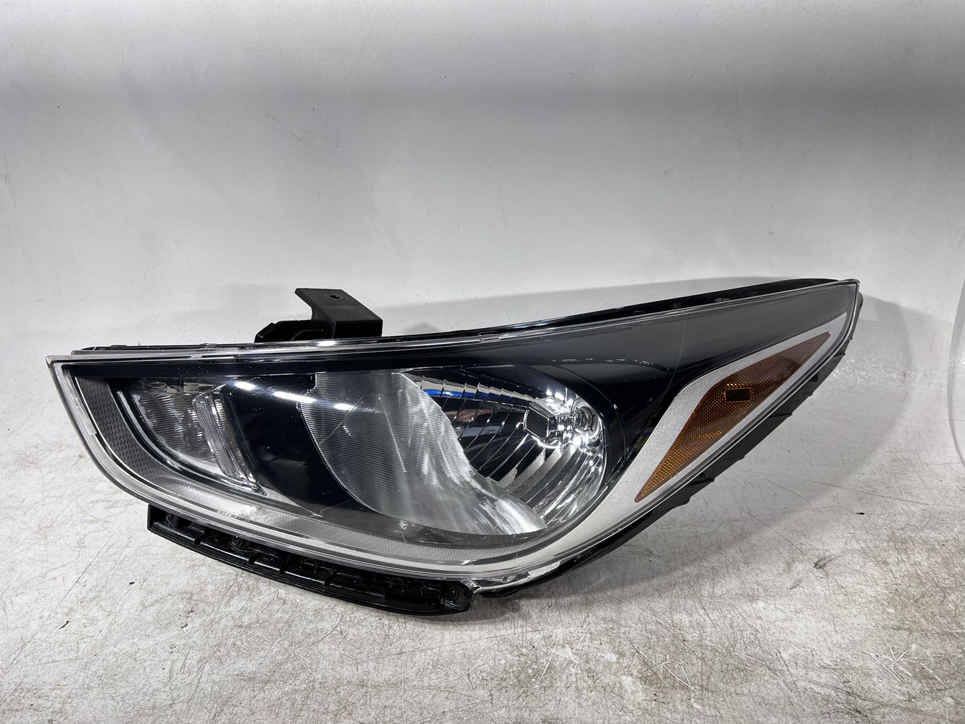2018 2019 2020 Hyundai Accent Halogen Headlight Driver Left LH OEM