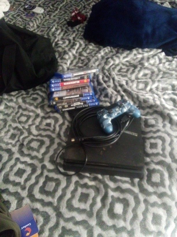 PS4 With Controller Plus 8 Games
