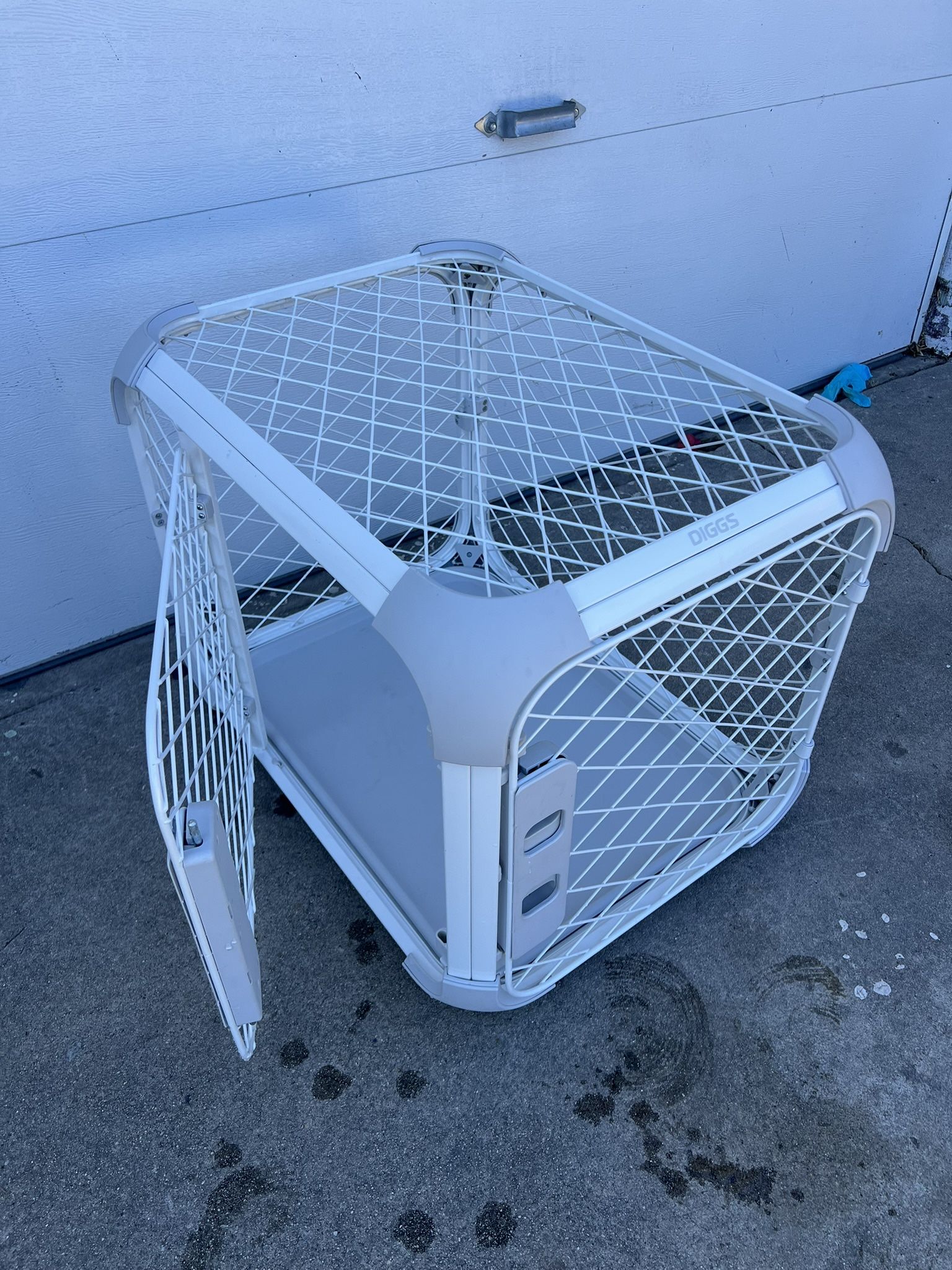DIGGS EVOLV DOG CRATE