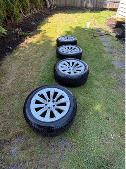 Tesla Model X Rims and Tires