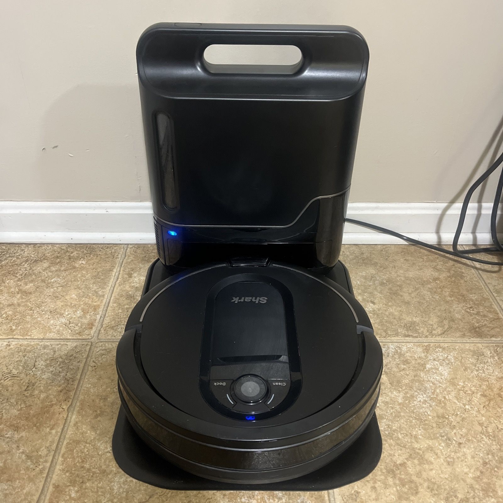 Shark RV1001AE IQ Robot Self-Empty Robot Vacuum with IQ Navigation Home