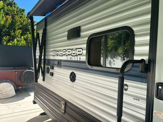 2019 trailer Forest River Cherokee, Wolf pup