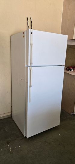 Large Hotpoint Fridge with freezer ⚠️ Until Friday⚠️