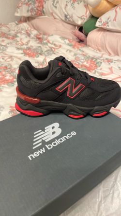 new Balance ( 9060 Lace ) Size 13 -kids