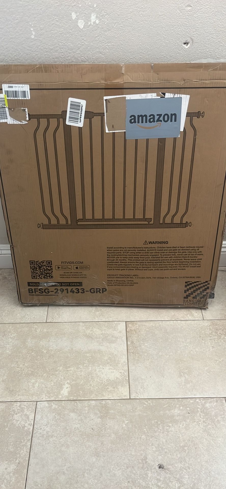 BRAND NEW BLACK BABY GATE