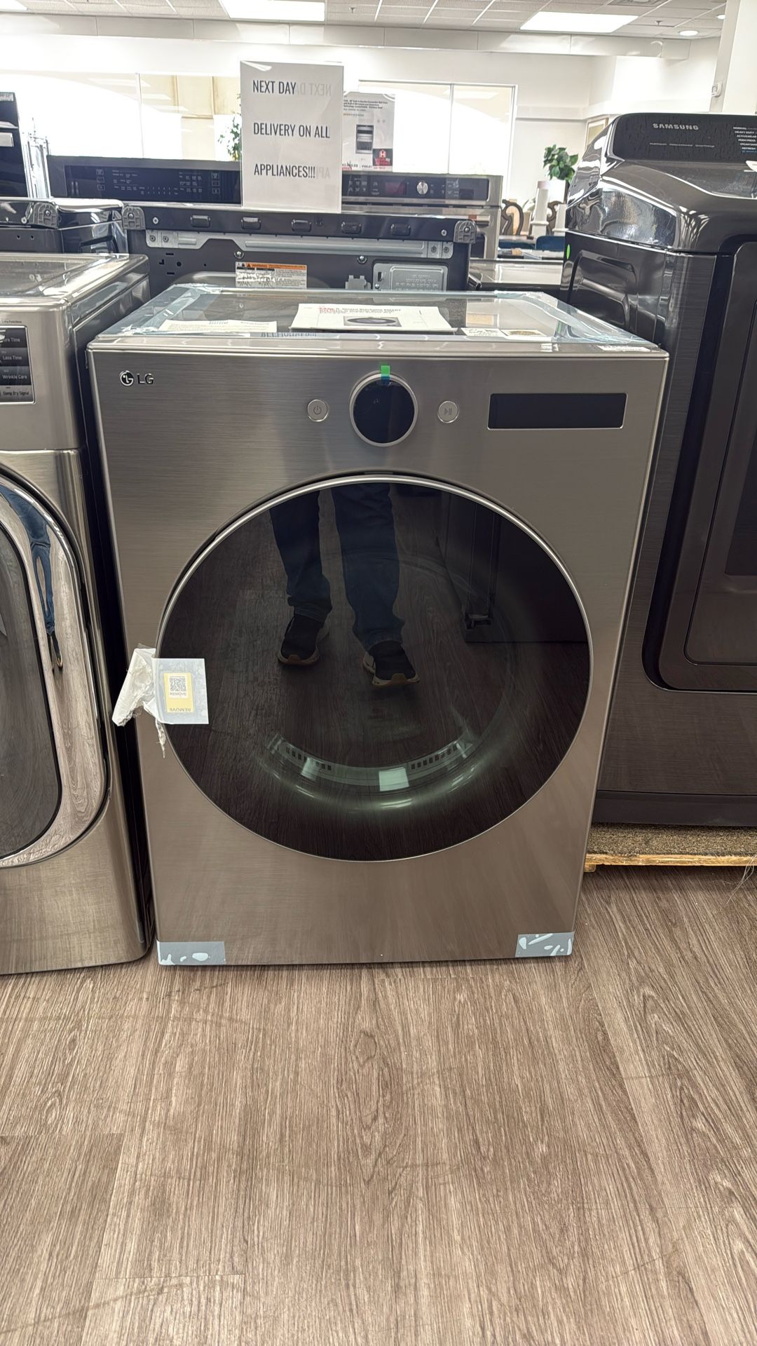 LG - 7.4 Cu. Ft. Smart Gas Dryer with Steam and Sensor Dry - Graphite Steel Model: DLGX5501VSKU