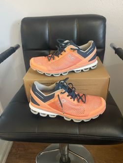 On cloud Surfer Size 8.5 Women’s $95