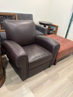 Leather recliner in Mission Viejo. $100