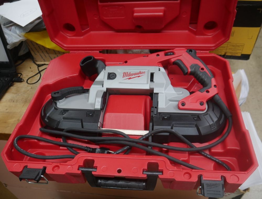6232-21 Kit / Milwaukee 6232-20 Deep Cut Variable Speed Band Saw w/ Case & Blade. used. tested. in a good working order.
