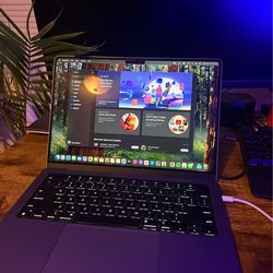MacBook Pro 14” (2021) – Like New (ONLY 14 Power Cycles!)