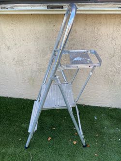 Sturdy Stepladder - Cuprum 4 1/2 Ft. Platform Stepladder - See My Other Items 🙂