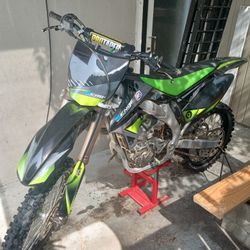 Moto Kawasaki 2005 (450 Motor