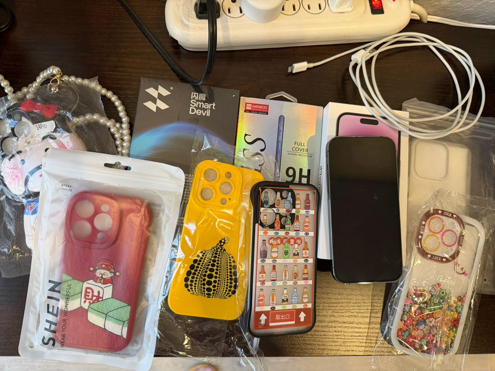 iPhone 14 Pro 256GB Deep Purple Unlock– Great Condition + free 6 Cases + free New Screen Protectors!