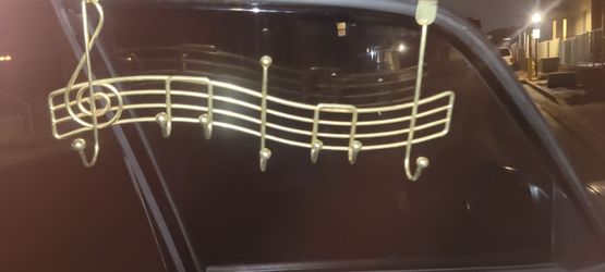 Music.note over door hook