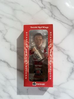 LUC ROBITAILLE MEN OF THE ICE RED WINGS 2002 STANLEY CUP CHAMPION BOBBLEHEAD NEW