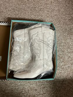 Brand New, Never Worn White Soda Cowgirl Boots Size 10