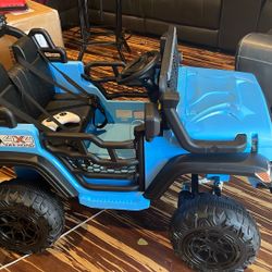 24 V 4 x 4 all lights work also has a remote to drive your kids great thing