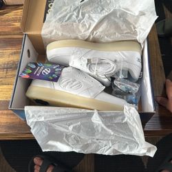 MUST GO BRAND NEW Heelys Premium Lights (Premium 1 Lo) in the Triple White color