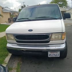 2000 Ford E-350