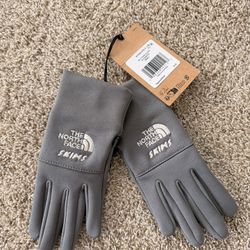 The North Face x Skims Gloves “Gunmetal” New With Tags