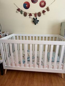 Delta Children Essex 4-in-1 Convertible Baby Crib, Bianca White with Natural Legs