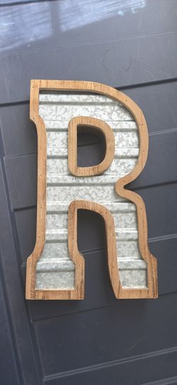 Decorative “R”
