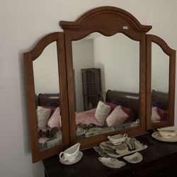 Trifold Mirror Vintage Kincaid Hunter Collection 