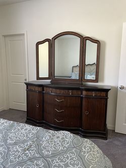 King cal bed and vanity dresser (mattress included)